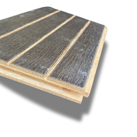 Parquet en chêne européen à grain droit, stratifié deux couches, longueurs aléatoires décalées, système de pose clipsable, avec plinthe assortie