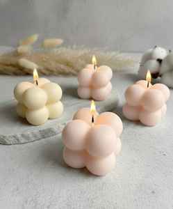 Vela Aromática de Lujo Hecha a Mano en Forma de Cubo con Aroma Duradero y Combustión Limpia, Diseño Elegante para Regalos y Bodas - Product Image 5