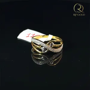 Anillo Infinity Twist con piedras brillantes, diseño elegante de doble banda para mujer, joyería moderna, regalo para su aniversario - Product Image 1