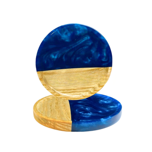 Posavasos Modernos de Madera con Incrustaciones de Resina Azul, Juego de 2 Accesorios Reutilizables para Bar - Product Image 1