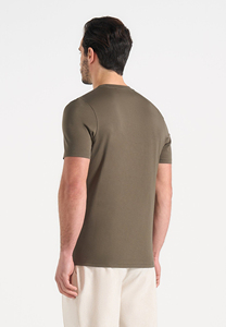 Camiseta de Punto para Hombre, Corte Ajustado, Color Verde Oliva, Manga Corta, Cuello Redondo, Estilo Casual, Color Sólido - Product Image 6