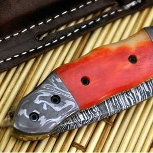 Couteau de chasse en acier Damas, lame à pointe tombante, manche rouge, étui en cuir, couteau de camping en plein air - Product Image 5