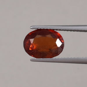 พลอยเฮสโซไนต์สีแดงธรรมชาติแบบขายส่ง น้ำหนัก 4.90 กะรัต รูปทรงวงรี ขนาด 11x8 มม. สีอ่อน |   เครื่องประดับที่ได้รับการรับรองจาก IGI คุณภาพเยี่ยม - Product Image 1