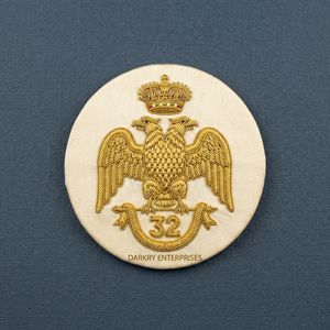 Parche bordado redondo de terciopelo morado con estrella de David masónica y ojo, hecho a mano con alambre de lingotes de plata, para insignia de logia. - Product Image 4