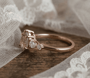 Anillos de Lujo con Tres Piedras de Cristal y Diamantes CZ para Mujer, Acero Inoxidable, Chapado en Oro de 18k, Banda Geométrica, Regalo - Product Image 3