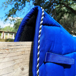 Silla de Montar para Caballo Hecha a Mano con Cuero Genuino Fanfaree, Conjuntos de Equitación Personalizados, Almohadilla de Silla de Montar de Adiestramiento Azul Marino con Relleno de Algodón, Personalizada - Product Image 4