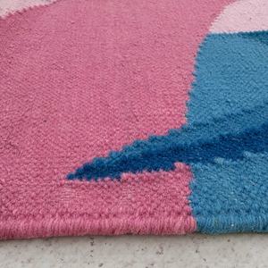 Tapis Kilim en Laine Tissé à la Main Moderne, Motif Botanique Tropical Abstrait (Rose Teal), Tissage Plat Contemporain, Écologique, Antidérapant - Product Image 2