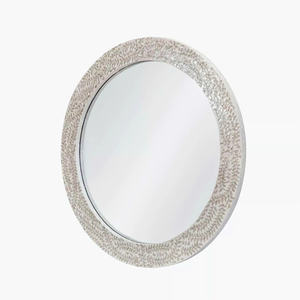 Miroir rond suspendu artisanal de luxe en mosaïque de perles et coquillages, nacre, pour la vente en gros B2B mondiale - Product Image 3
