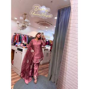 Salwar Kameez de Seda de Diseñador, Top-Bottom y Dupatta con Bordado de Lentejuelas, Talla XL para Bodas - Product Image 5