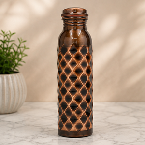 Bouteille en cuivre texturée effet brique double finition de qualité supérieure – Vaisselle de voyage portable au design traditionnel - Product Image 3
