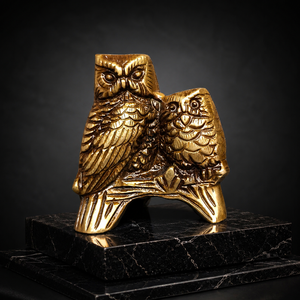Figurine de couple de hiboux dorés SHUBHAM en laiton, statue Feng Shui moderne faite à la main pour la décoration de salon et de la maison - Product Image 2