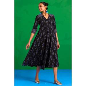 Vestido midi negro con estampado Ikat para mujer, cuello en V, manga larga, estilo étnico informal, Kurti para venta al por mayor - Product Image 1