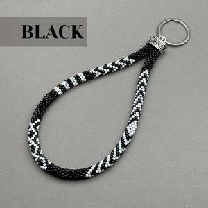 Chaîne de poignet artisanale en perles naturelles avec élégant motif noir et blanc et connecteur anneau orné pour une utilisation quotidienne élégante pour femmes - Product Image 6