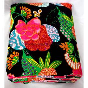 Tissu artisanal pour confection de robes d'été en coton biologique imprimé floral, technique tricotée, pour projets créatifs et travaux manuels, vendu au mètre - Product Image 2