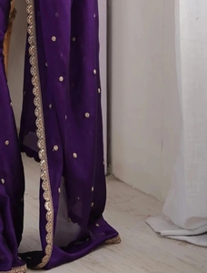 Sari indio de seda bordado con estampado de lunares, estilo fiesta, con diseño reversible y protección solar - Product Image 4