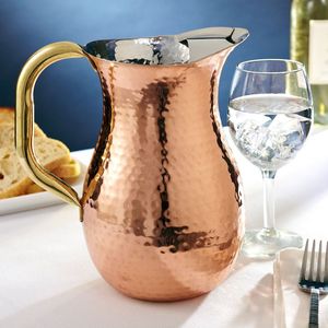 Ensemble de carafes en cuivre pour la conservation de l'eau selon la tradition, ensemble en métal avec verres, durable, réutilisable, vaisselle de cuisine et de salle à manger. - Product Image 1