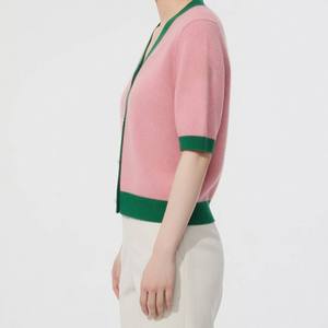 เสื้อคาร์ดิแกนถักแขนสั้นคอวีสีชมพูแต่งขอบสีเขียวสำหรับผู้หญิง สไตล์พรีปปี้ ติดกระดุมแถวเดียว - Product Image 2