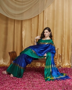 Sari de Algodón y Seda para Mujer KV, Azul Marino y Verde, con Estampado Sólido y Blusa sin Coser - Product Image 5