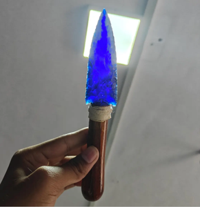 Cuchillo de cristal con mango de obsidiana azul oscuro de alta calidad, hoja tallada a mano con punta de flecha, decoración espiritual, mágica y metafísica, venta al por mayor. - Product Image 3