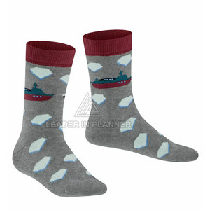 ถุงเท้ากีฬาผู้ชายคุณภาพดี วัสดุทนทาน ปรับแต่งได้ สวมใส่สบาย ระบายอากาศดี ถุงเท้าลำลอง ผลิตในปากีสถาน - Product Image 3