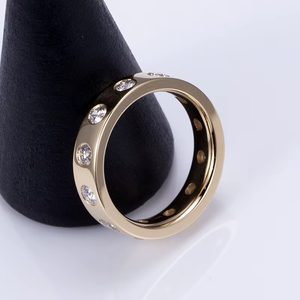 Anillo de Oro Amarillo con Diamante Corte Brillante Redondo, Color G Natural, Estilo Clásico, Unisex, Anillo de Bodas - Product Image 4