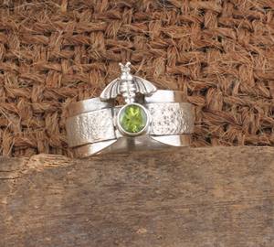 Anillo de Plata de Ley 925 con Peridoto Natural y Engaste de Bisel de Abeja, Gema Verde de Nacimiento de Agosto para Mujer, Venta al por Mayor - Product Image 6