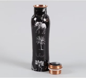 Ensemble de bouteilles d'eau en cuivre imprimé Meena avec deux verres - Product Image 3