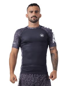 Traje de baño personalizado con estampado de protección UV Rash Guard Camiseta de surf de manga corta Rashguard para hombres - Product Image 1
