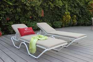 Elegante Silla de Exterior de Tela Tropical para Patio, Terraza, Villa o Resort - Product Image 4