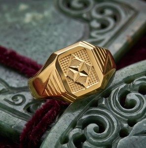 DIVYORO แหวนลายตารางเคลือบทอง 22k สำหรับผู้ชาย - Product Image 4