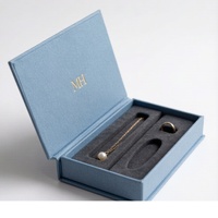 Boîte cadeau haut de gamme écologique en forme de livre avec fermeture magnétique, logo MH personnalisé |   Insert en mousse bleu ciel pour emballage de bijoux, vente en gros