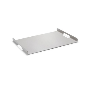 Plateau décoratif carré artisanal finition bronze – Élégant plateau de vanité et d'apéritif en métal avec poignées - Product Image 2