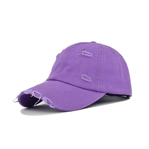 Gorra de béisbol minimalista diseñada para uso diario con un tacto ligero y una forma atemporal que se adapta a cualquier estilo. - Product Image 1