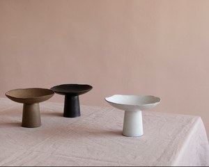 Soporte de cerámica hecho a mano con diseño único para servir frutas, postres y ensaladas, ideal para la mesa principal, precio directo de fábrica por Universal Overseas - Product Image 4