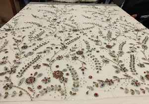 Tissu en dentelle perlée à la main avec cristaux multicolores de luxe pour robe de mariée et robe de soirée – Fournisseur en gros de broderies lourdes - Product Image 3