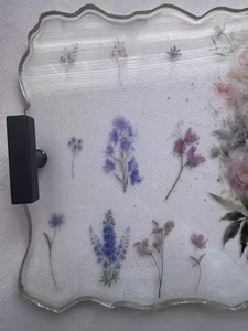REHMAN CRAFT Bandeja Rectangular Moderna de Resina Epoxi con Flores Silvestres Prensadas a Mano y Asas Negras - Product Image 2