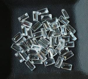 โทแพซสีขาวธรรมชาติทรงบาแกตต์เจียระไนแบบเหลี่ยม  ขนาดมาตรฐาน  พร้อมใบรับรอง  ไม่ผ่านการปรับแต่ง  พร้อมสำหรับการฝังในเครื่องประดับ - Product Image 4