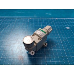 Regulador de Presión de Precisión CKD RB500-SLC4-N Usado Como Está, Piezas de Equipos Semiconductores Legacy - Product Image 2