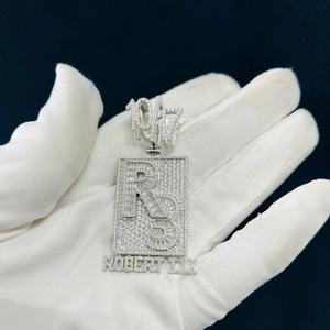 Colgante de Moissanita Hip Hop, Plata de Ley 925, Claridad VVS, Certificado IGI, Letra Rectangular, Completamente Cubierto de Diamantes, Personalizado, Unisex - Product Image 5