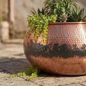 Jardinière ronde en cuivre martelé, style rustique, pour extérieur, pot autoportant, récipient décoratif pour plantes, ensemble de grandes jardinières arrondies - Product Image 1