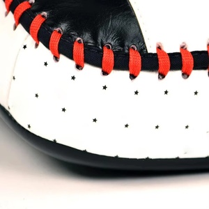 Équipements de boxe : Pads de frappe en cuir véritable légers et personnalisés pour l'entraînement en arts martiaux et la boxe thaï - Product Image 3