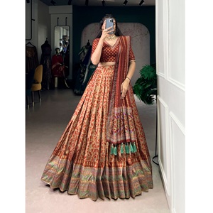 Lehenga Choli au design inoubliable, richement texturé en soie Taser, rehaussé d'un travail de broderie scintillant emblématique pour un look festif intemporel. - Product Image 1