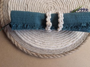 Anneau de serviette en macramé simple, fait à la main en corde de coton, parfait pour la décoration de table à manger, accessoire élégant pour la maison et la cuisine - Product Image 3
