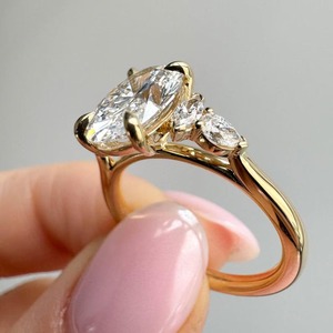 Anillo de Compromiso Ovalado con Diamante Cultivado en Laboratorio en Oro Amarillo de 14K con Certificado IGI, Joyería Fina para Mujer - Product Image 3