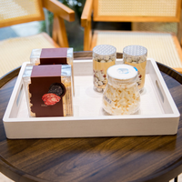 Plateau de service rectangulaire en bois blanc élégant, couleur unie, vaisselle minimaliste pour servir des aliments, des collations, du thé, du café à la maison à bas prix