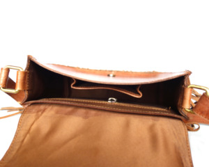 Bolso Bandolera Vintage de Cuero Genuino con Panel Frontal con Grabado a Mano de Personajes, Patrón de Bordado con Tachuelas Turquesa y Borla, para Verano - Product Image 4