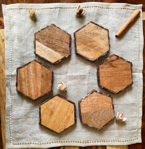 Sous-verres en bois faits à la main, lot de 6, décoration de table style farmhouse, sous-verres de mariage par B H Brothers - Product Image 3