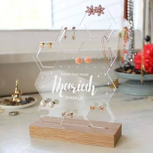 Sofisticado soporte de acrílico para pendientes, organizador contemporáneo para exhibir y administrar su hermosa colección de pendientes - Product Image 6