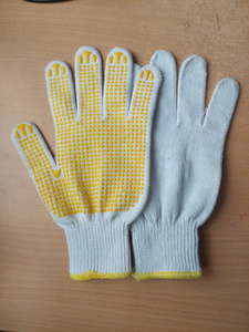 ถุงมือผ้าฝ้ายเคลือบ PVC กันลื่น สำหรับงานนิรภัย ผลิตในเวียดนาม ไซส์ S - Product Image 2