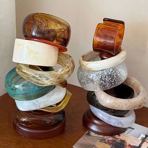 Juego de Brazaletes Artesanales de Resina para Mujer, Joyería Étnica Tradicional para Uso Diario y Ocasiones Especiales - Product Image 1